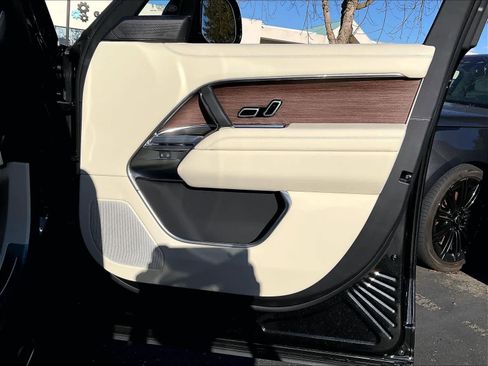 New 2026 Land Rover Range Rover SE image 30