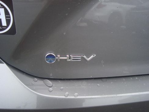 Used 2025 Toyota Camry SE image 6