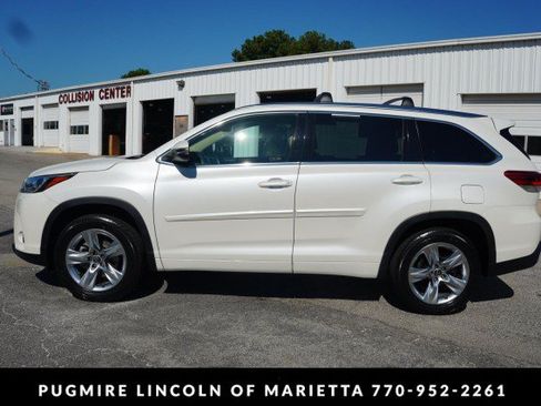 Used 2018 Toyota Highlander Limited FWD image 2