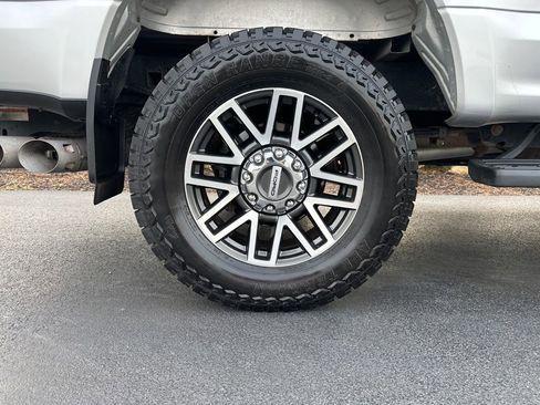 Used 2018 Ford F250 Lariat w/ Lariat Value Package image 39