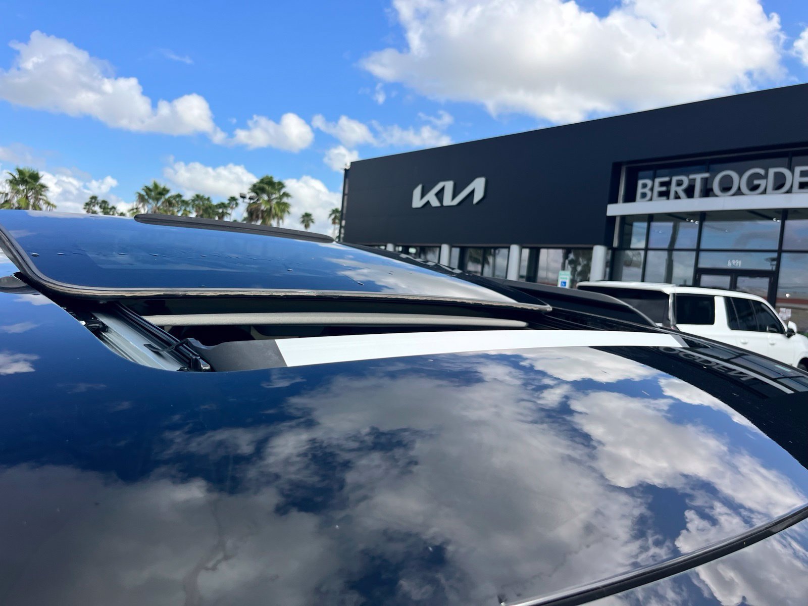 Used 2025 Kia Carnival SX Prestige FWD image 8