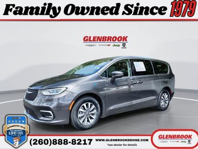 Used 2022 Chrysler Pacifica Touring-L