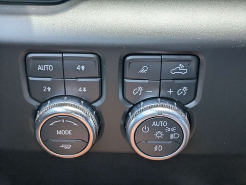 Used 2022 GMC Sierra 1500 AT4 w/ AT4 Premium Package AWD/4WD image 21