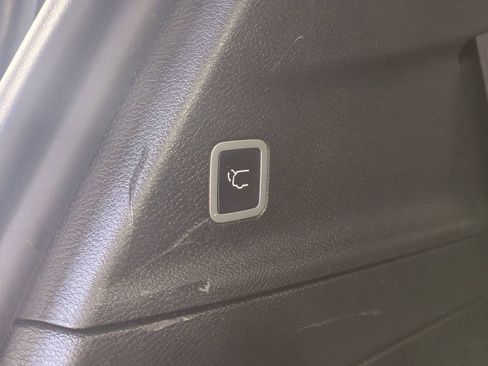 Used 2023 Chrysler Pacifica Touring-L w/ S Appearance Package FWD image 15