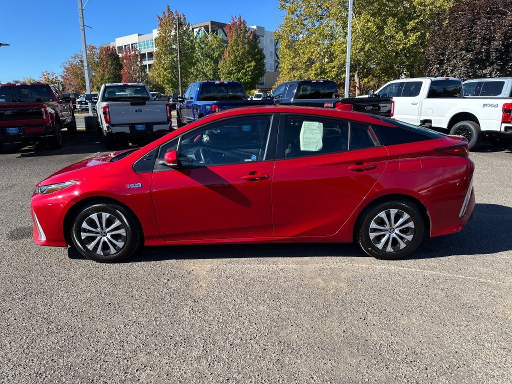 Used 2021 Toyota Prius Prime XLE FWD image 3