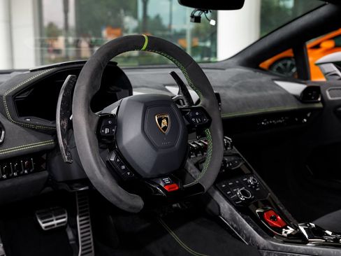 Used 2018 Lamborghini Huracan Performante AWD/4WD image 44