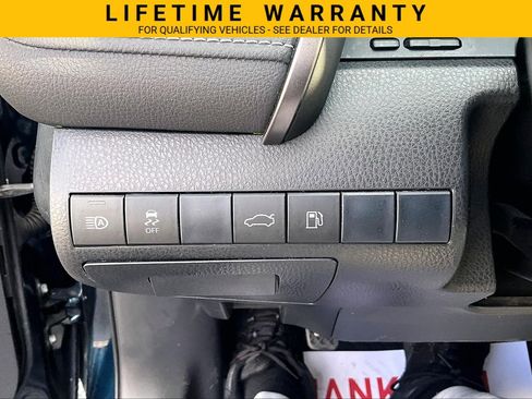 Used 2018 Toyota Camry SE FWD image 28