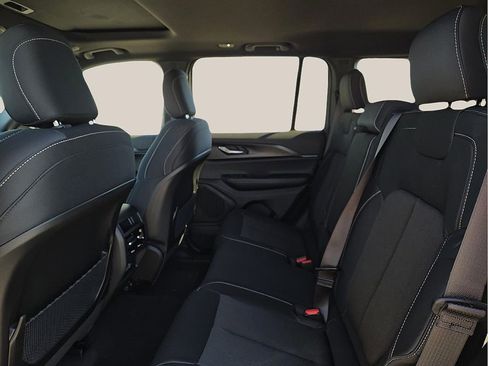 New 2025 Jeep Grand Cherokee 4WD image 9