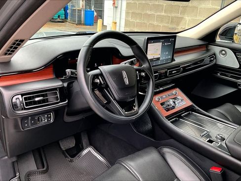 Used 2021 Lincoln Aviator Grand Touring w/ Equipment Group 302A image 17