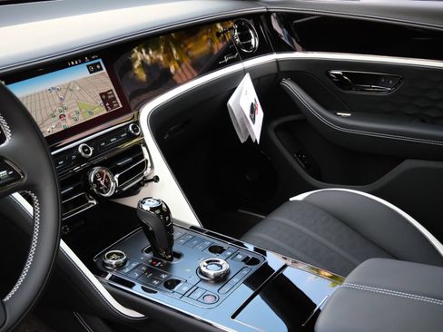 Used 2025 Bentley Flying Spur Plug-In Hybrid AWD/4WD image 15