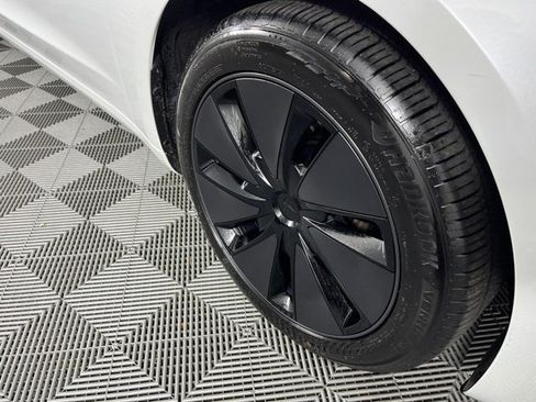 Used 2024 Tesla Model 3 Standard Range RWD image 12