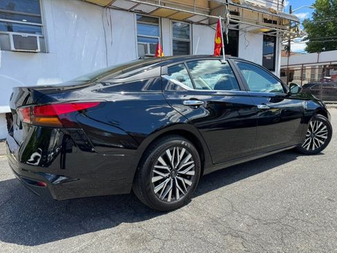 Used 2025 Nissan Altima 2.5 SV FWD image 4