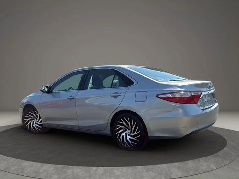 Used 2015 Toyota Camry LE image 4