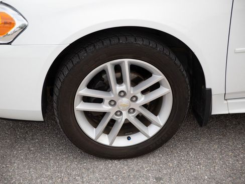 Used 2013 Chevrolet Impala LTZ FWD image 9