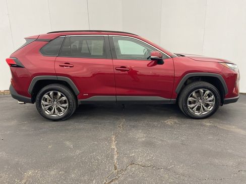 Certified 2022 Toyota RAV4 XLE Premium image 2