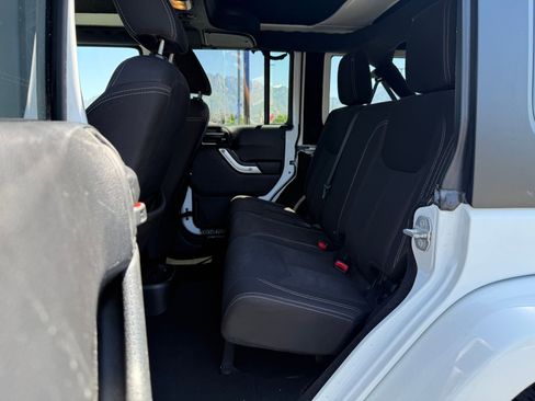 Used 2015 Jeep Wrangler Unlimited Sahara w/ Connectivity Group AWD/4WD image 24