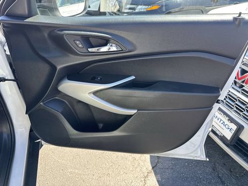 Used 2024 Chevrolet Trax RS w/ Sunroof Package FWD image 25