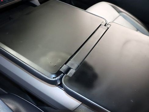 Used 2025 Ford F150 Lightning Lariat image 28