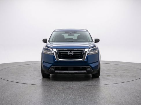 Used 2025 Nissan Pathfinder SV FWD image 2