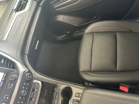 Used 2023 GMC Acadia SLT w/ Technology Package FWD image 26