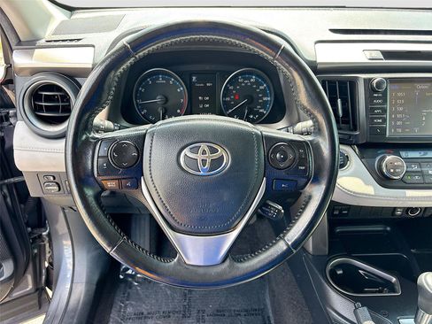 Used 2018 Toyota RAV4 XLE FWD image 11
