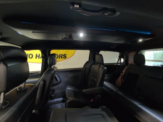 Used 2016 Dodge Grand Caravan SXT FWD image 30
