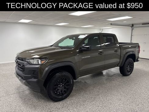Used 2023 Chevrolet Colorado Trail Boss w/ Technology Package image 3