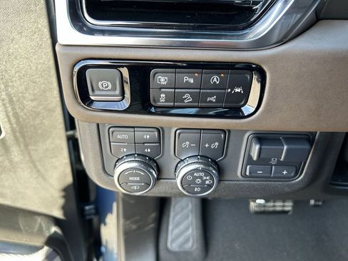 Used 2025 GMC Yukon Denali Ultimate image 18