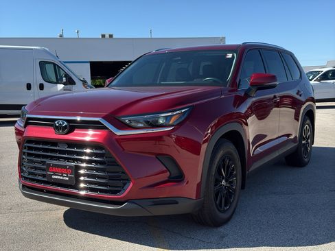 Used 2024 Toyota Grand Highlander AWD image 2