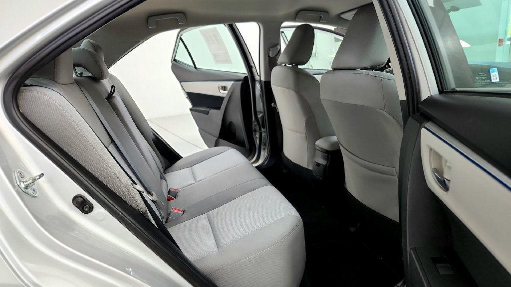 Used 2016 Toyota Corolla LE FWD image 18