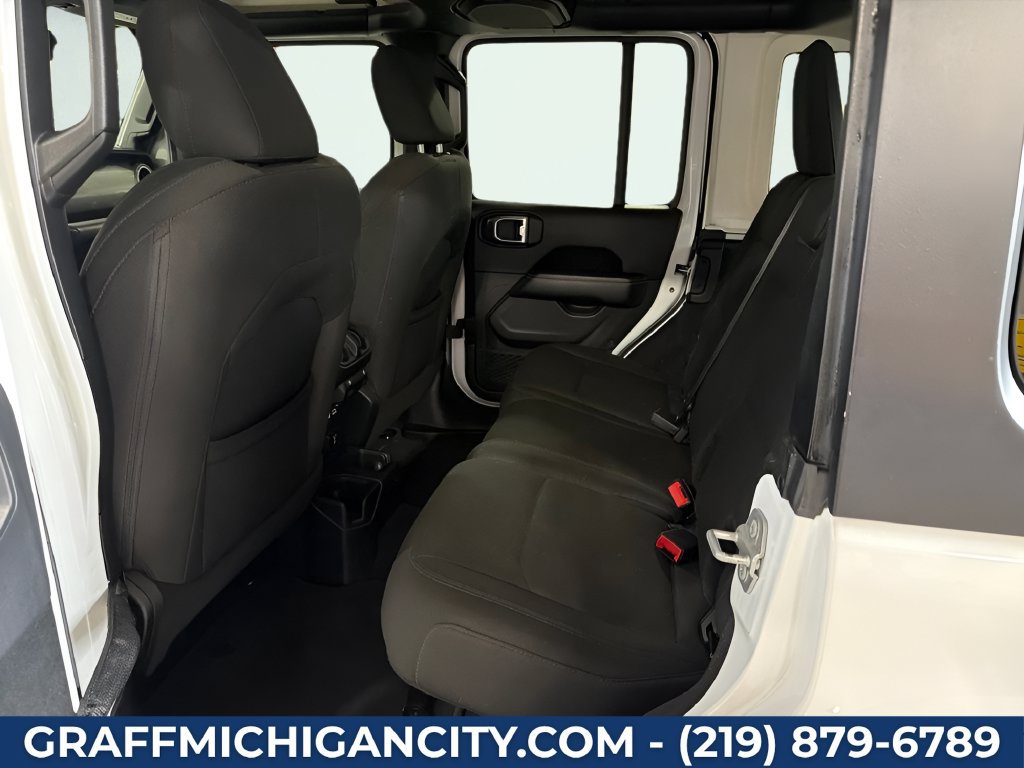 Used 2018 Jeep Wrangler Unlimited Sahara AWD/4WD image 14