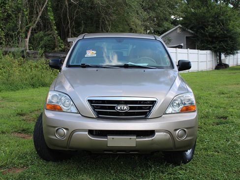 Used 2008 Kia Sorento 2WD image 2