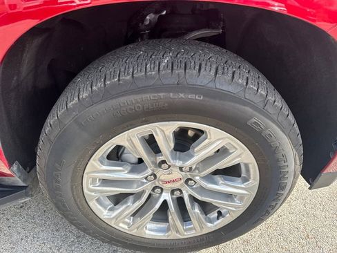 Used 2024 GMC Yukon XL SLT w/ SLT Luxury Package image 13