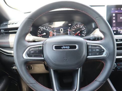 Used 2025 Jeep Compass Trailhawk AWD/4WD image 21