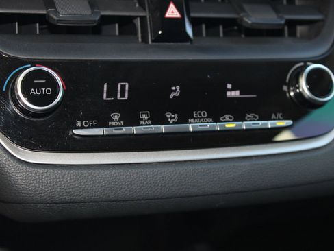 Used 2022 Toyota Corolla LE image 23