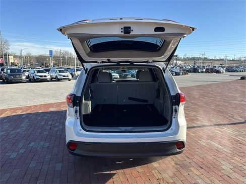 Used 2019 Toyota Highlander LE image 29