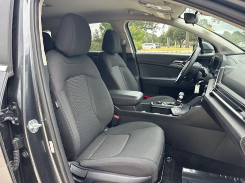 Used 2023 Kia Sportage LX image 10