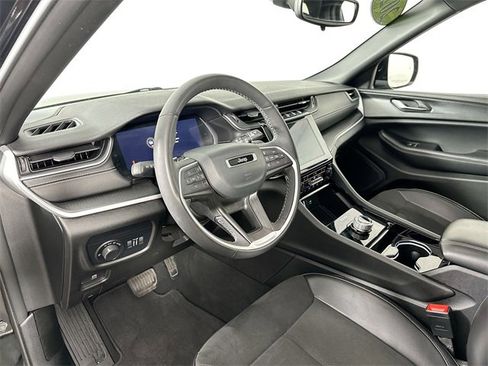 Used 2023 Jeep Grand Cherokee Altitude image 20