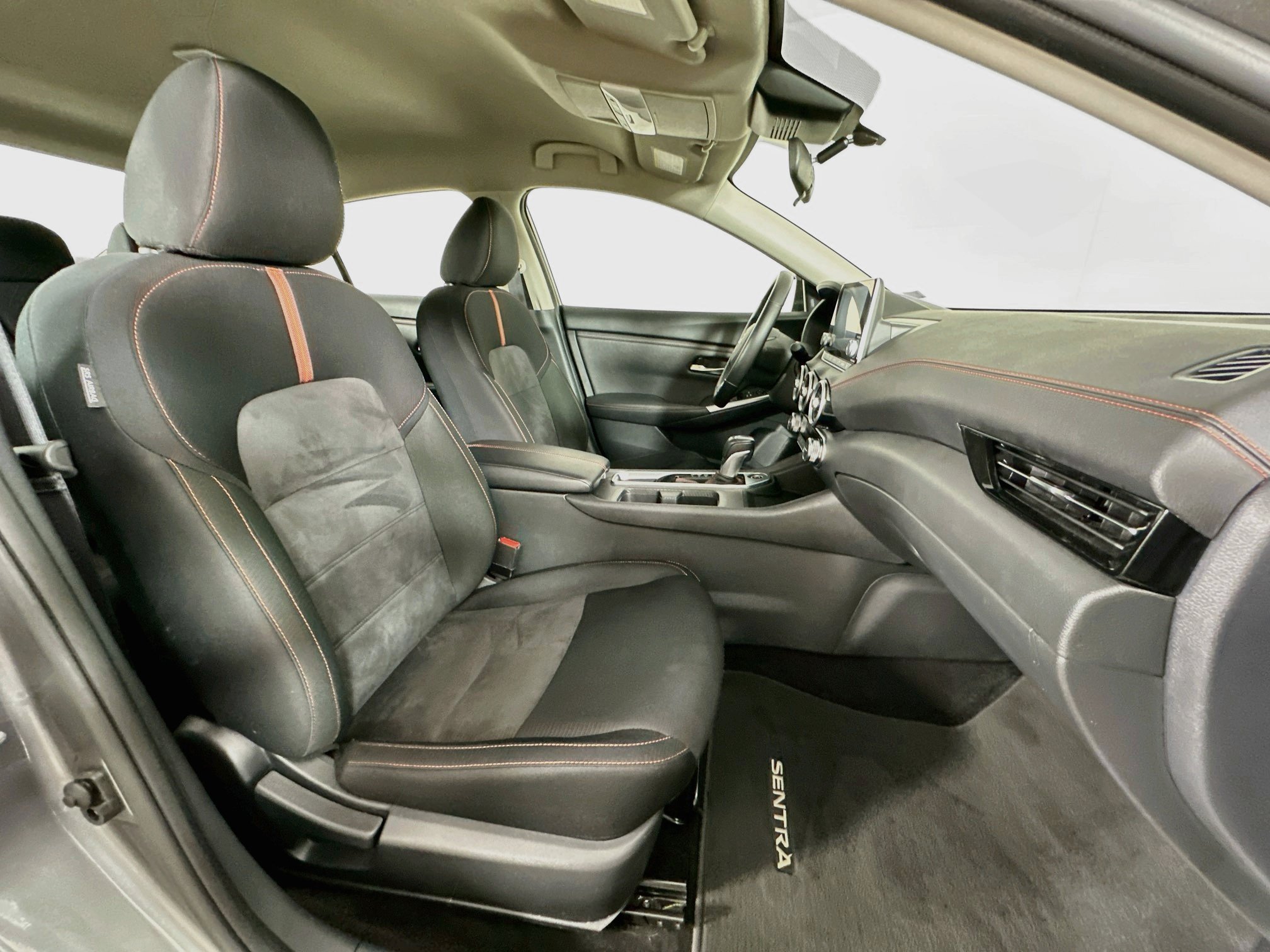 Used 2025 Nissan Sentra SR FWD image 29