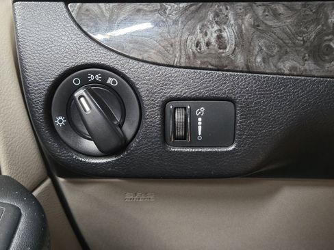 Used 2014 Dodge Grand Caravan American Value Package FWD image 19
