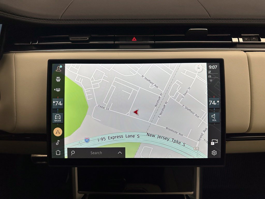 Used 2025 Land Rover Range Rover SE AWD/4WD image 17