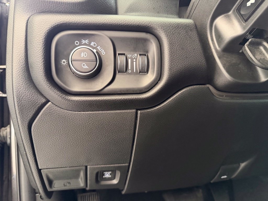 Used 2025 RAM 2500 Laramie AWD/4WD image 48