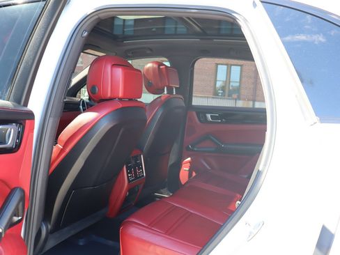Used 2019 Porsche Cayenne S w/ Premium Plus Package AWD/4WD image 13
