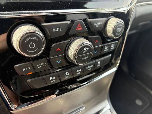 Used 2020 Jeep Grand Cherokee Limited AWD/4WD image 16