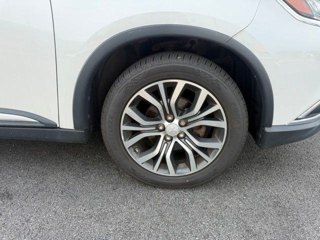 Used 2017 Mitsubishi Outlander SEL AWD/4WD image 11