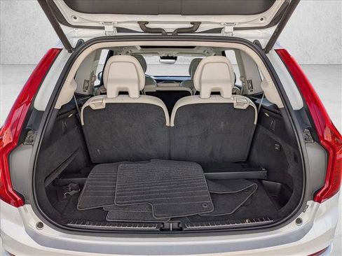 Used 2018 Volvo XC90 T5 Momentum w/ Convenience Package image 6
