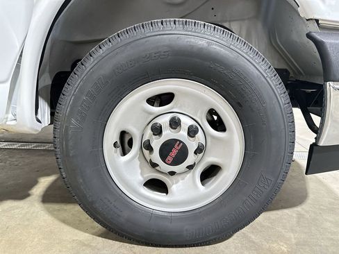 Used 2024 GMC Savana 2500 w/ Driver Convenience Package image 28