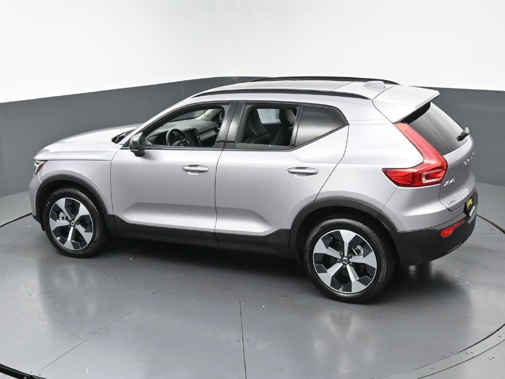Used 2026 Volvo XC40 B5 Plus AWD/4WD image 40