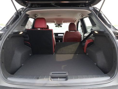 New 2025 Nissan Kicks SR image 8