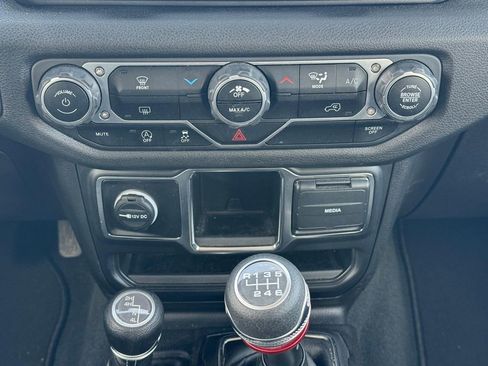 Used 2024 Jeep Wrangler Sport AWD/4WD image 18